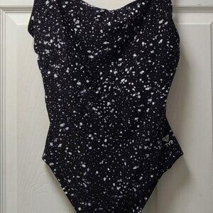 TYR Women's Swimsuit One Piece Size 14 Black/White